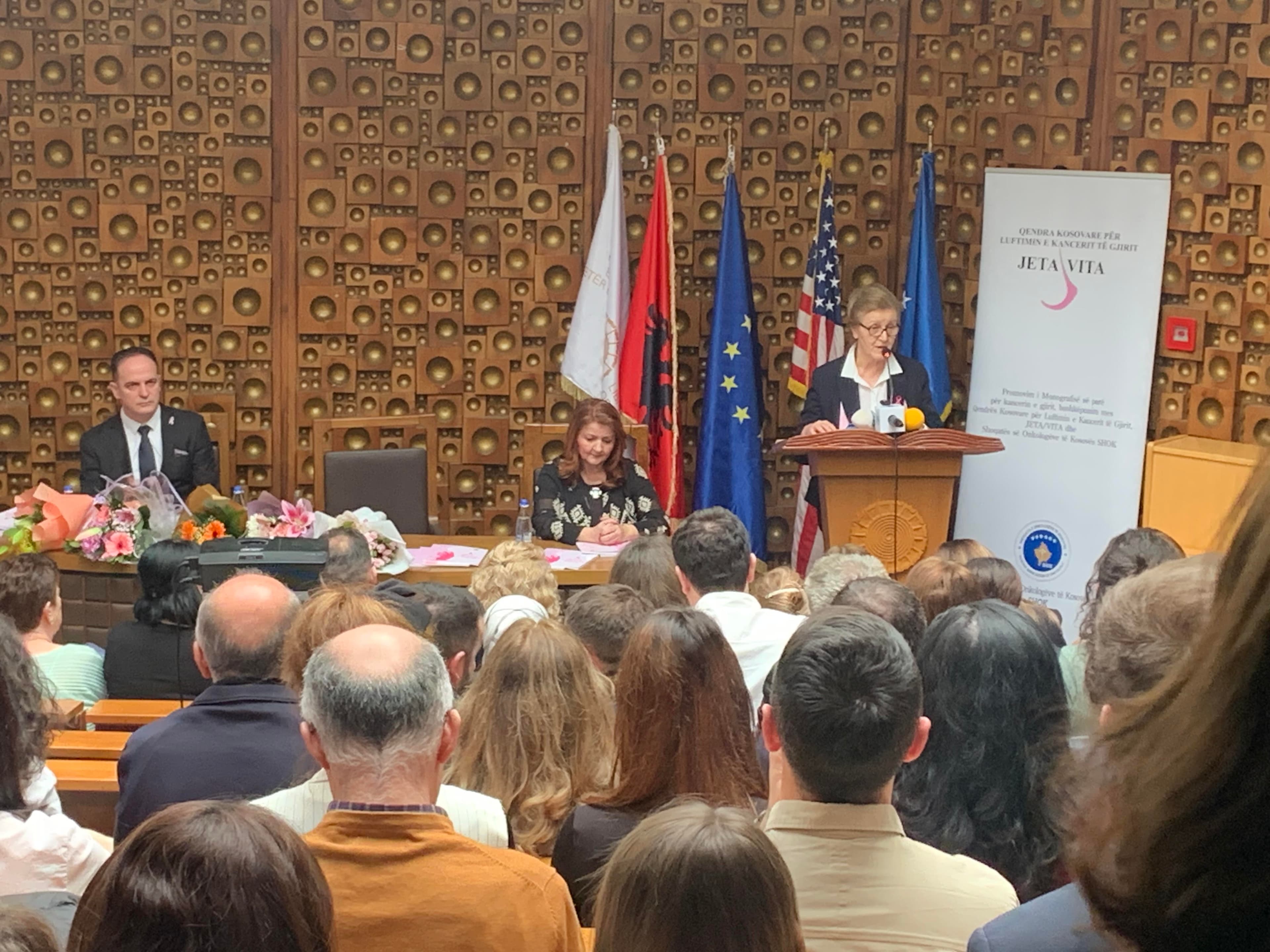 U promovua Monografia e parë për Kancerin e Gjirit "Zbulimi i Hershëm Mbijetesë" nga - Jeta Vita